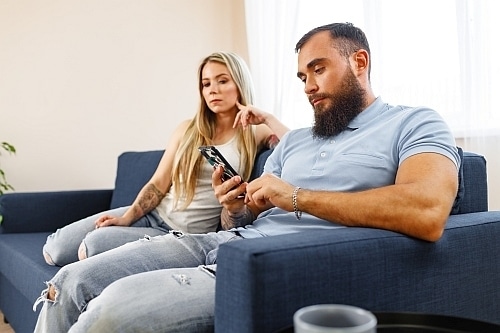 do not spy your spouse's mobile phone for evidence of cheating