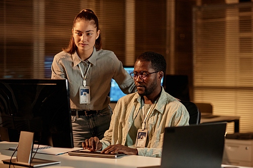 private investigators know how to analyze computer and mobile phones