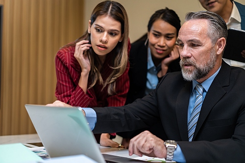 a PI knows how to conduct a corporate investigation thoroughlyy